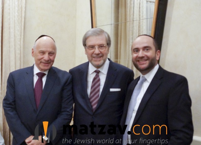 L R Menachem Lubinsky Sol Goldner and Rabbi Pini Dunner at LA gathering ...