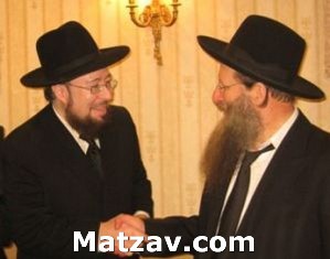 Rav Yisroel Levovitz, father of the chosson, with Rav Yitzchok Sorotzkin, father of the kallah.