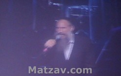MBD makes a guest appearance. Seen here singing "Daga Minayin."