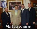 governor-of-texas-with-agudah-small