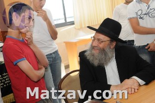 Rav Baruch Soloveitchik with Mitchazkim of Lev L'Achim.