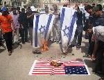 protetsors-burn-israeli-american-flags