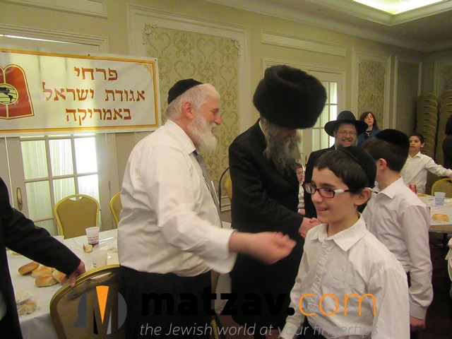 Rabbi Schorr greeting the Pirchim with Rabbi Yaakov Selengut