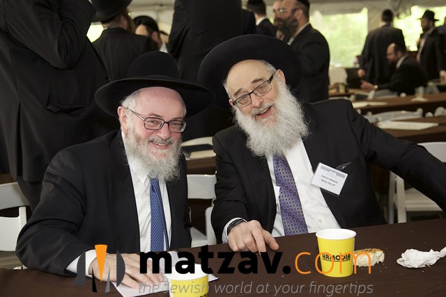Photos: Seen at the Torah Umesorah Convention | Matzav.com