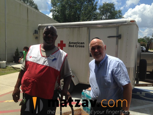 Rabbi Ten with ARC volunteer (1) in S. Louisiana flood area.
