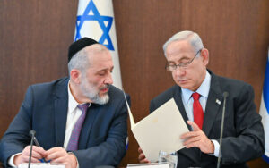 Netanyahu Turns to Deri for Help After Gafni Signals He Could Abandon Right-Wing Bloc