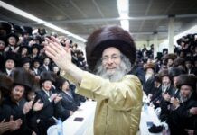 Rav Meilech Biderman Celebrates Engagement of Youngest Son