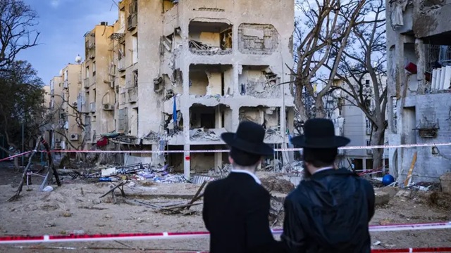 From Fall to Simcha: Twins Born to Family of Child Who Survived Fourth-Floor...