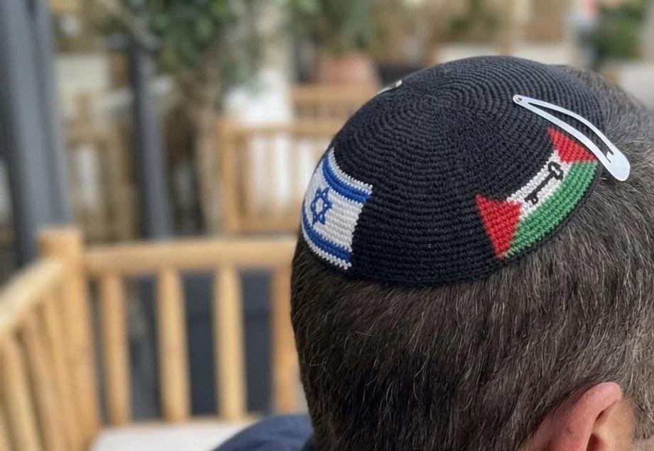 Yarmulka Controversy Sparks Uproar in Modi’in Café: “They Returned It to Me Cut”