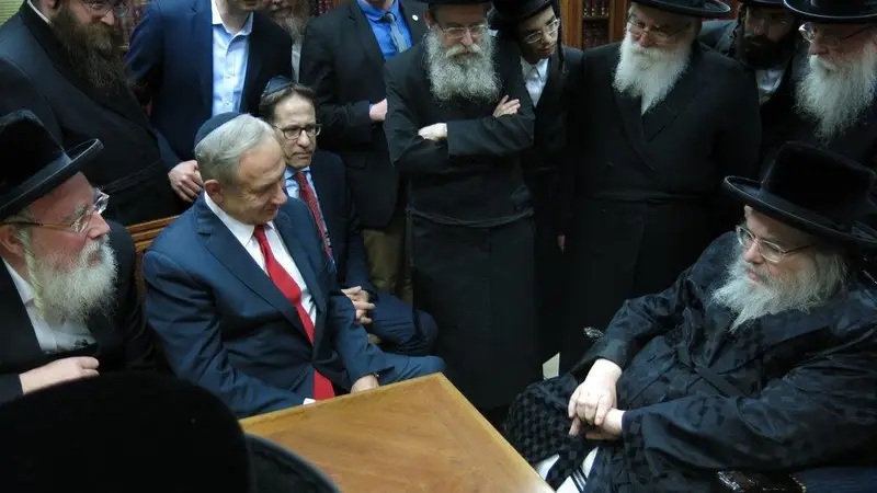 Netanyahu Calls Belzer Rebbe to Inquire About His Health, Praises Son’s Work