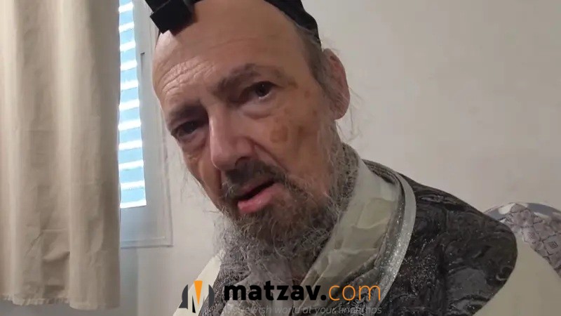 Rav Dov Kook Responds Emotionally as Favorite Niggun Is Played at His Bedside