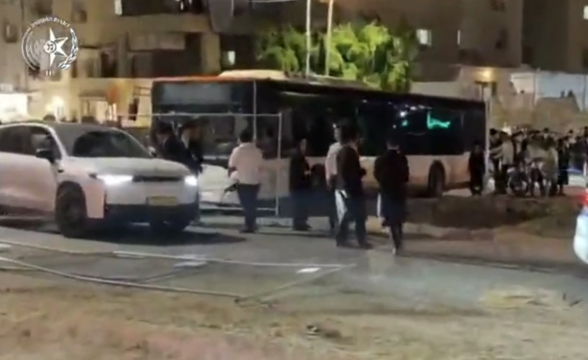 Violence Erupts in Beit Shemesh Protest as Demonstrators Clash With Police