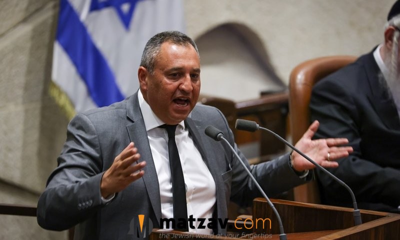 MK Simon Davidson to Chareidi Youths in Knesset Gallery: ‘You’re Looking at Us...