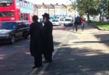 UNITED: London Rabbonim Order All Schools to Remain Closed Until Every Girl Has a School