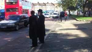 UNITED: London Rabbonim Order All Schools to Remain Closed Until Every Girl Has a School