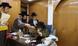 Rare Sefer Collection of Toldos Aharon Rebbe Resurfaces After Nearly 30 Years