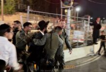 Hundreds Riot in Yerushalayim Over Light Rail Construction; Fires Set, Stones Hurled at Police