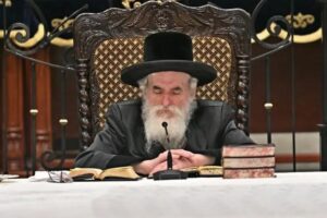 Leading Rabbonim Disavow Letter Against Vizhnitz-Merkaz; One Says Signature Was Obtained ‘Through Deception’