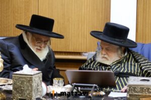 Rare Summit in Meah Shearim: Toldos Aharon Rebbe and Toldos Avrohom Yitzchok Rebbe Meet Privately for 90 Minutes