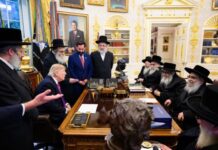 White House Releases Official Photos of Trump’s Oval Office Meeting With Rabbonim