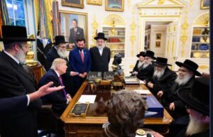 White House Releases Official Photos of Trump’s Oval Office Meeting With Rabbonim